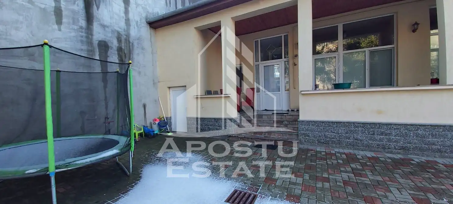 Apartament cu 2 camere la casa,centrala proprie,zona Boul Rosu