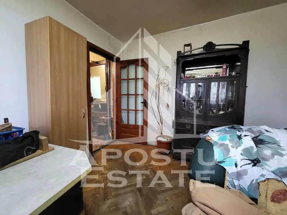 Apartament cu 3 camere, zona Dacia