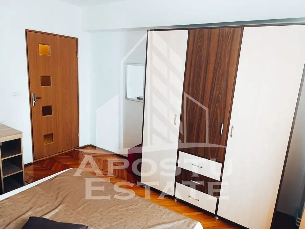 Apartament cu 3 camere, Central, Mobilat, Utilat