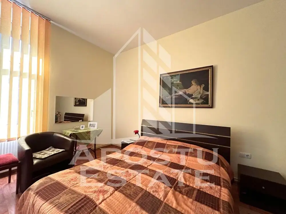 Apartament 3 camere, in Piata Maria la doar 500 m de centru