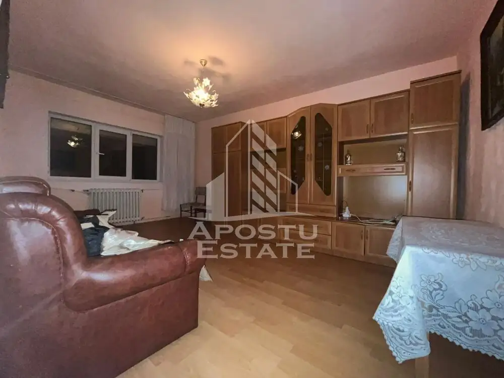 Apartament cu 2 camere, decomandat, zona Girocului