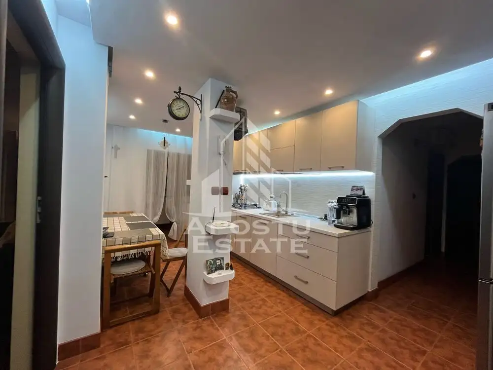 Apartament cu 3 camere, decomandat, renovat, zona Soarelui