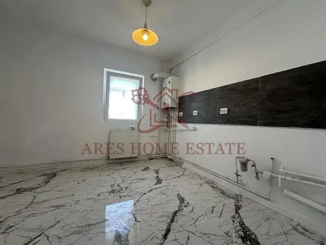 Apartament renovat cu 3 camere, etaj intermediar 