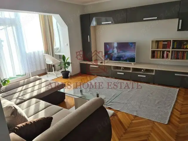 Apartament cu garaj, in centru Complexului Studentesc. 2 bai