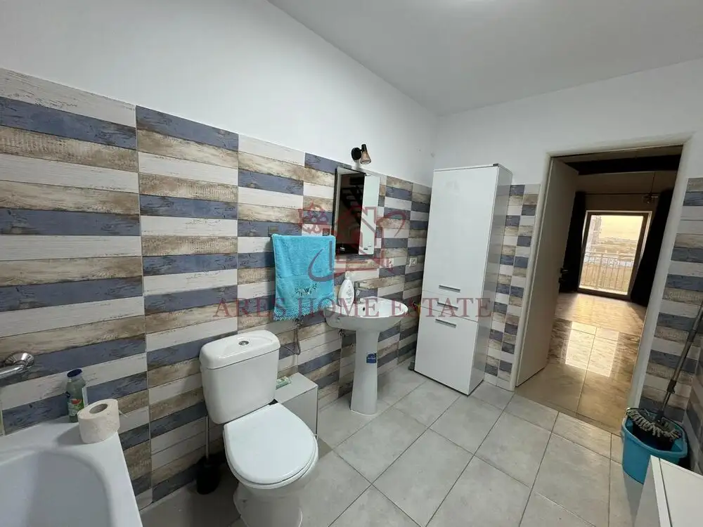 Apartament cu mezanin. Zona foarte linistita. Curte de 120mp