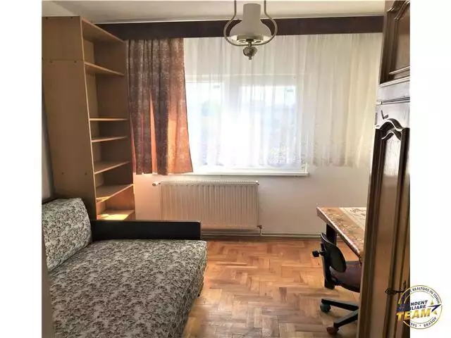 Apartament insorit, cu 4 camere spatioase, Brasov