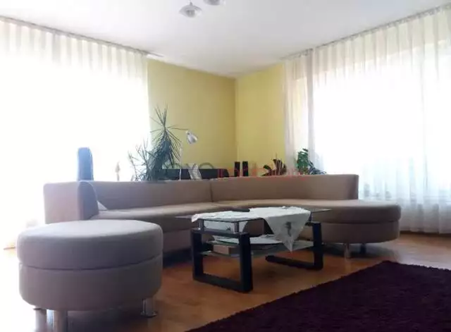 Apartament 3 camere de  vanzare in Cluj-Napoca, Manastur 