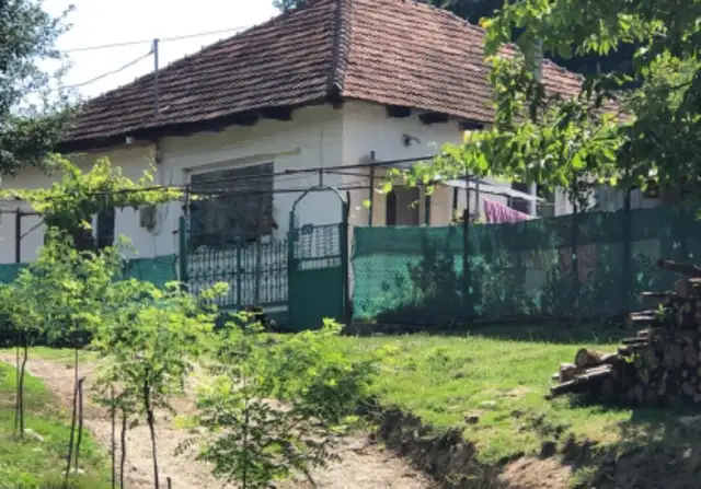 Casa si teren intravilan in suprafata de 1726 mp situata in com Brusturi