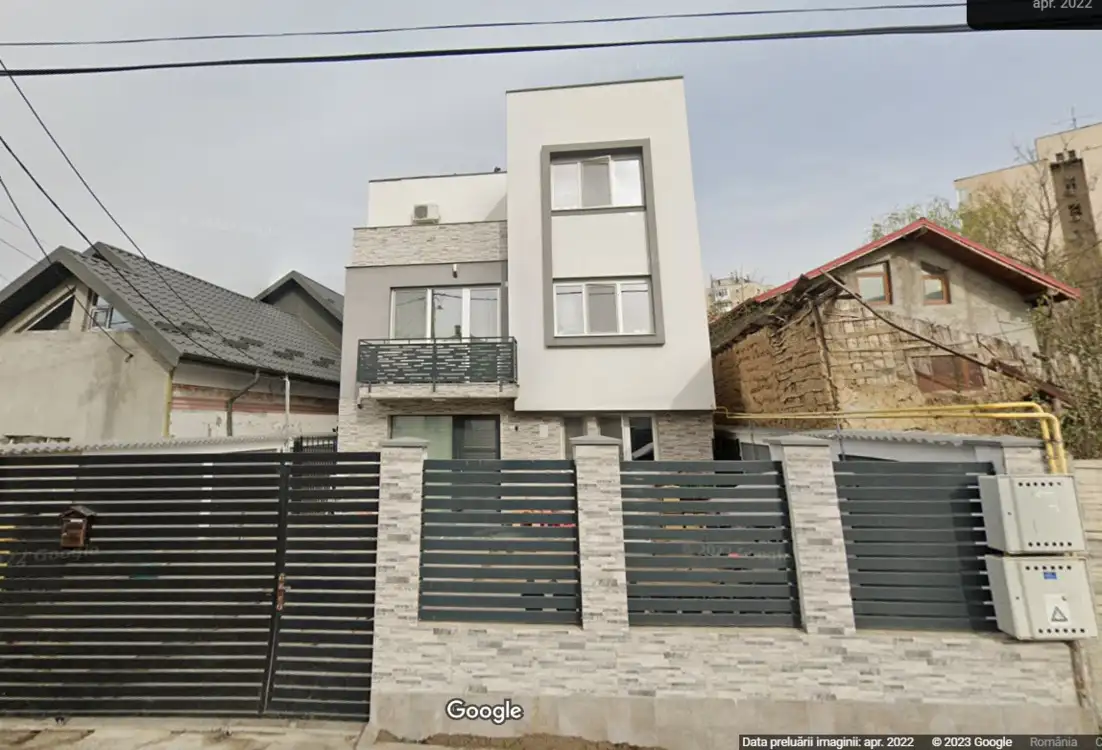 CASA UNIFAMILIALA P+2E (parte dintr-un duplex) cu teren, Mun. Craiova, strada Lalelelor