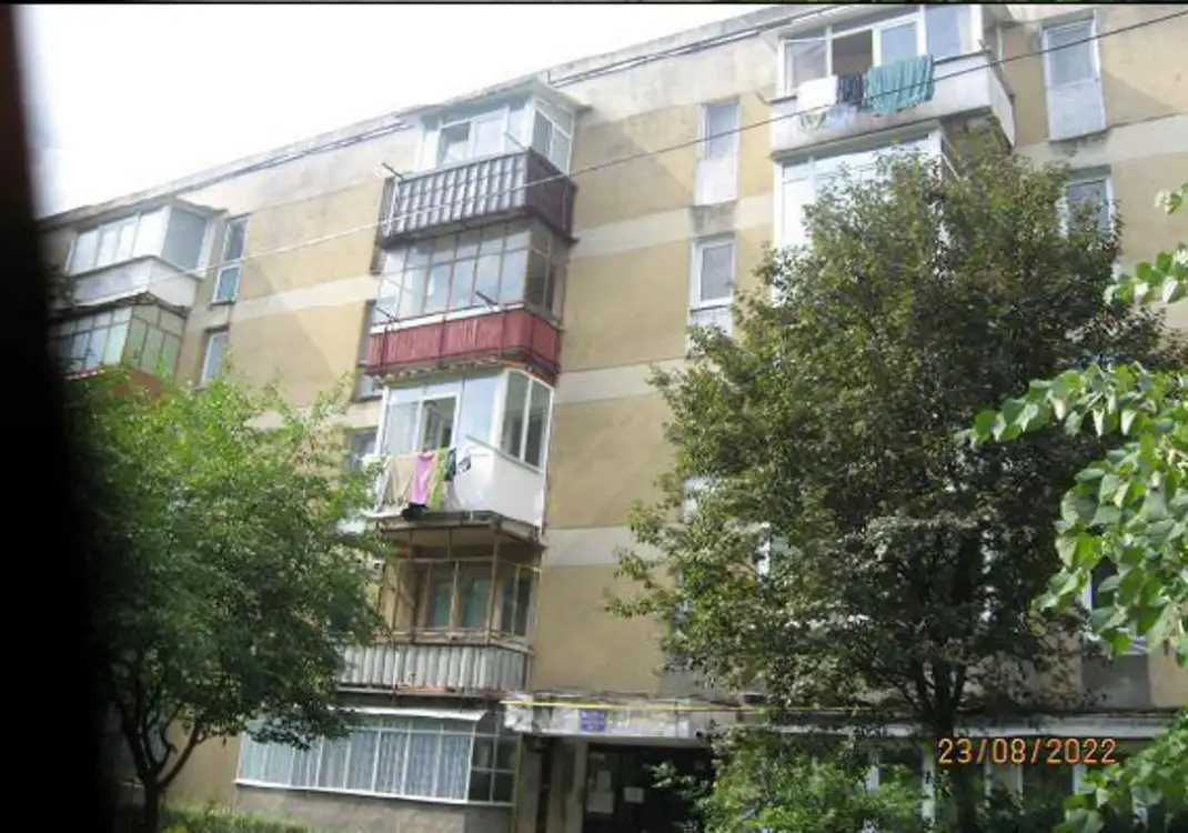 Cota de 10/16 din apartament 3 camere, str.Grigore Tocilescu, cartier Razboieni, Pitesti