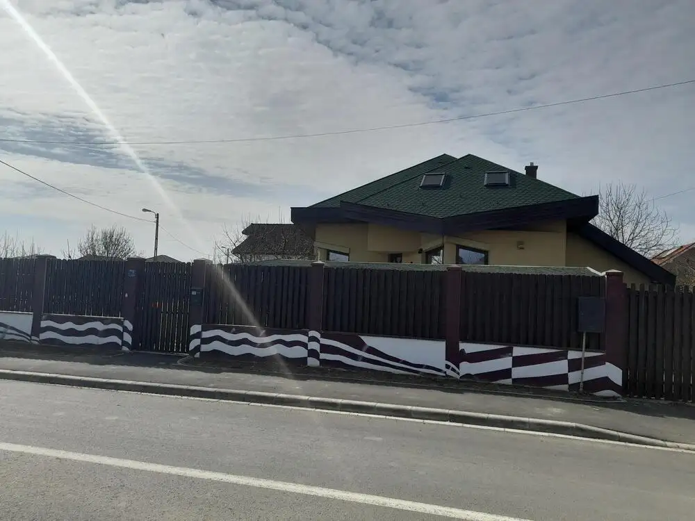 Casa si teren S+P+M si teren intravilan in suprafata de 1104 mp situat in Oradea, str.Hack Halasi Gyula