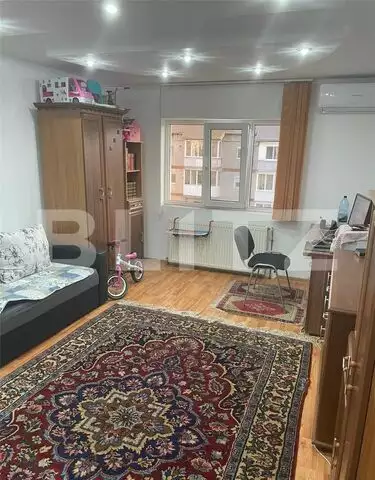 Apartament cu 3 camere, 70 mp, decomandat, Soarelui