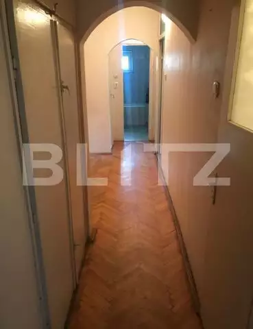 Apartament 3 camere, decomandat,  75 mp, zona Micalaca 300