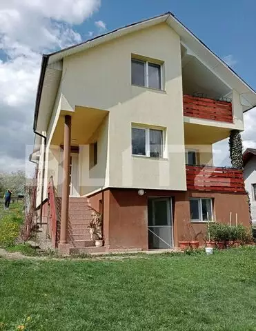 Casa de vis pe 3 nivele, cu grădină generoasă și anexe multiple, la numai 4 km de Bistrița