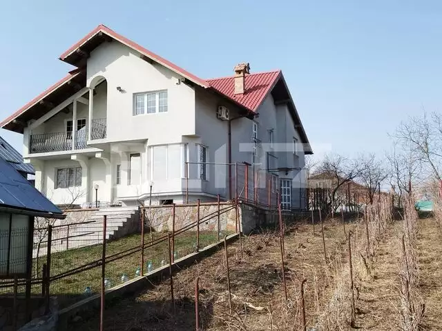 Casa individuala 6 camere, 300mp, teren 800m, Bucov