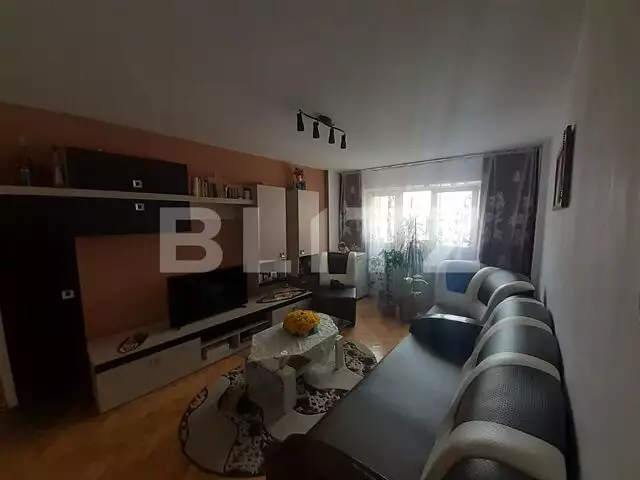 Apartament 3 camere, decomdat, 65 mp cetate, etaj intermediar