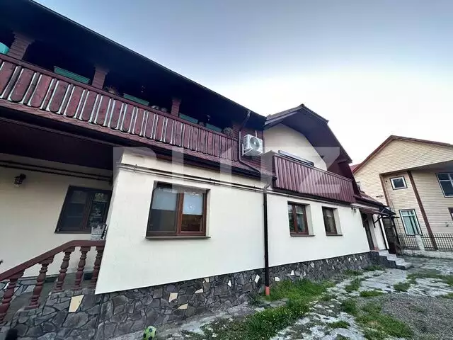 Casa cu mansarda, 7 camere, 250 mp, suprafata teren 300 mp, zona Balcescu