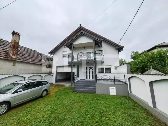Casă individuală cu garaj, 5 camere, 250mp, zona Petrești - Sebeș