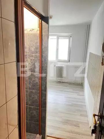 Garsoniera renovata, etaj intermediar, zona Dambovita