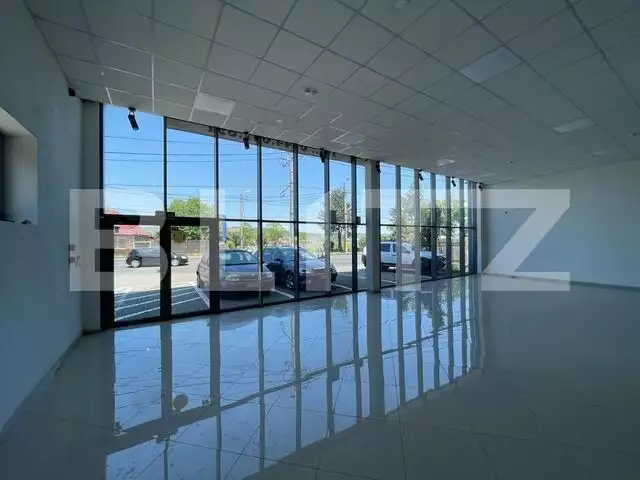 Showroom elegant cu vizibilitate , 590 mp, zona Aeroport