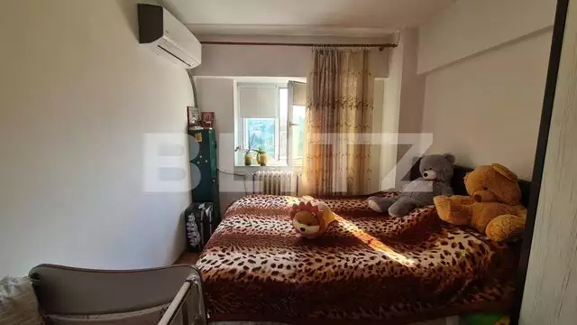 Apartament de 3 camere, decomandat, 2 bai, etaj intermediar, zona Gara