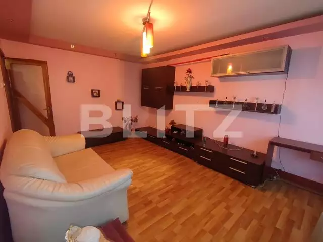 Apartament de 2 camere, decomandat, centrala termica, zona Materna