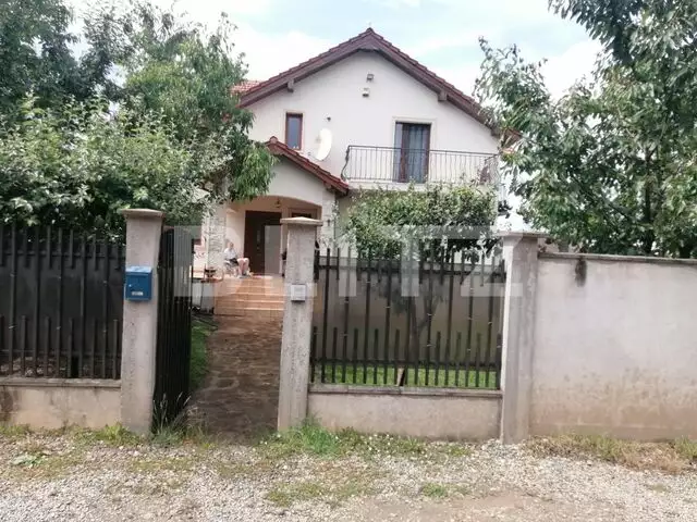 Casa  4 camere, 250 mp utili, o bucatarie, 3 bai si garaj Zona Kaufland