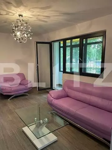 Apartament 3 camere semidecomandat, 67 mp, Calea Bucuresti, zona Piata Mare