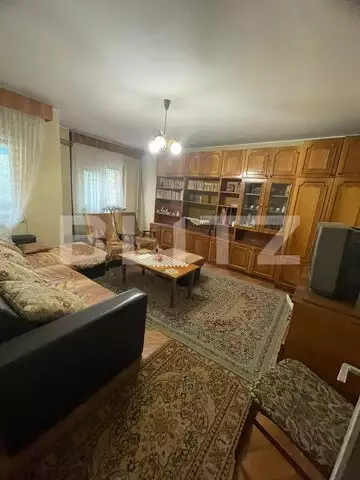 Apartament 3 camere, decomandat, centrală termică proprie, 