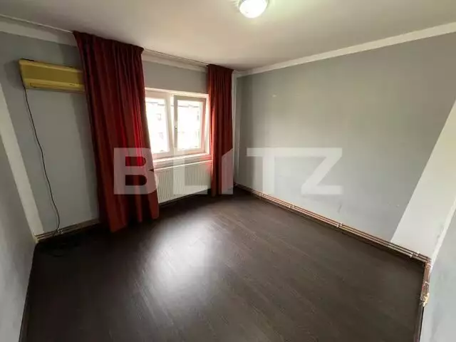 Apartament decomandat de 3 camere, cu centrală pe gaz, 