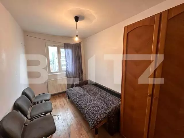 Apartament cu 3 camere, centrala termica, zona Craiovita