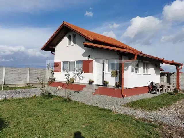 Casa noua 2 camere P+M cu toate utilitatile, 521 mp teren, 67.55 mp utili, 3 parcari, Ciugud