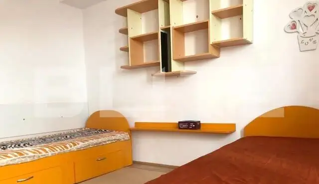 Apartament 3 camere, 88 mp, decomandat, zona Centru