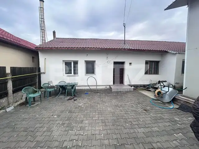 Casa cu 4 camere, pentru cazare muncitori sau sediu firma, in cartierul Romanesti