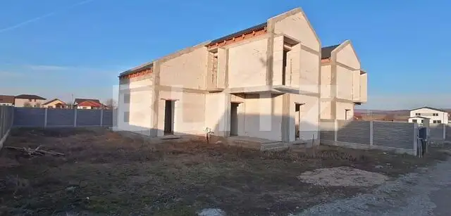 Casa la rosu 120 mp utili 4 dormitoare - 3 dressinguri - 3 băi - Birou - Bucătărie Oarda de jos