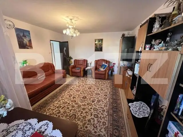 Apartament de 3 camere, decomandat, luminos și spațios, în zona Pelendava - 1 Mai