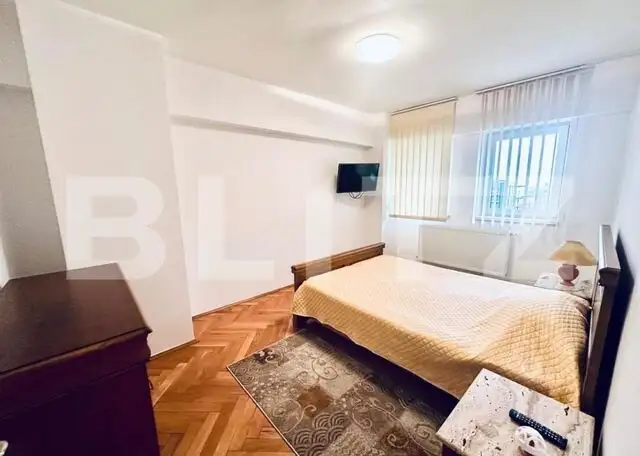 Apartament 3 camere, living, 2 băi, 2 balcoane, scară interioară, Zona Centru