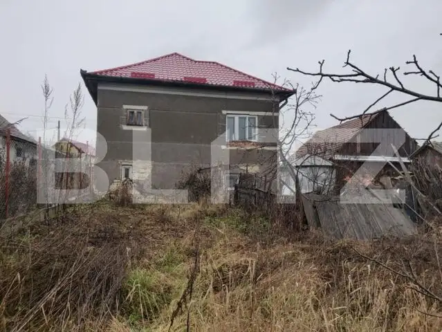 Casa demolabila, teren 1642 mp, zona Corusu