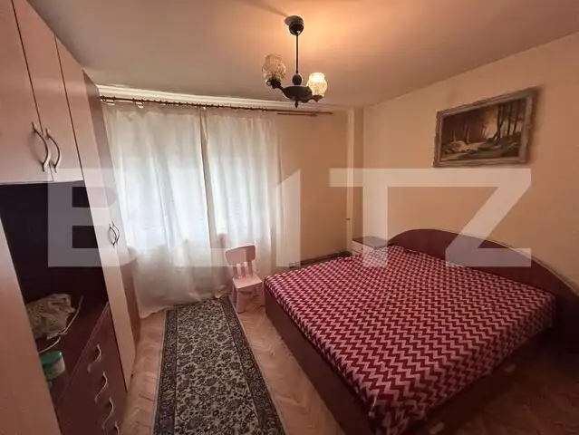 Apartament cu 3 camere, 74mp, zona Politia Amaradia