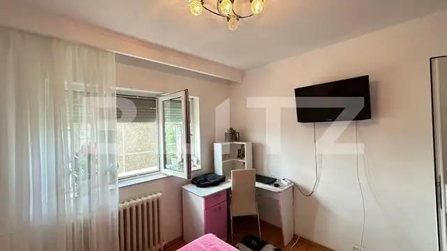 Apartament cu doua camere in zona rogerius, cu loc de parcare