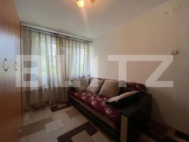 Apartament cu 2 camere, semidecomandat, cartier Valea Roșie, zona Piață