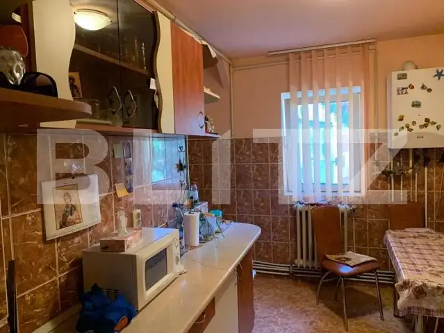 Apartament 3 camere, 80 mp, balcon, zona Cetate