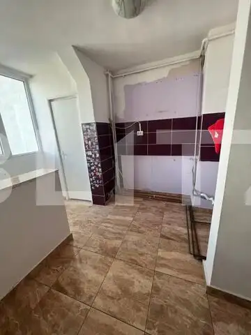 Apartament o camere, decomandat, Zona Calea Floresti