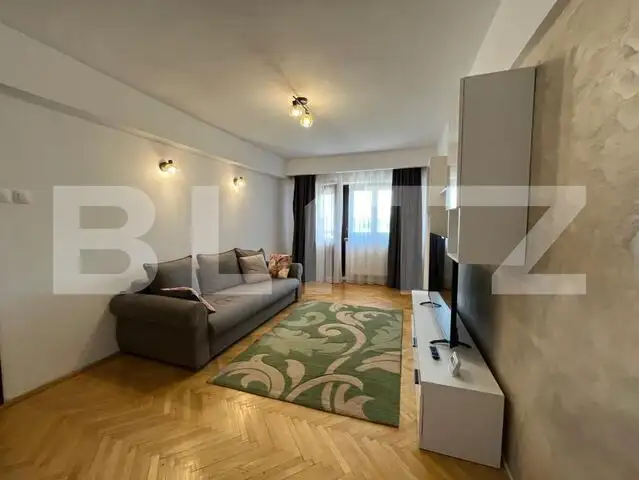 Apartament cu 3 camere, decomandat, 78 mp, zona Calea București-Piața Mare