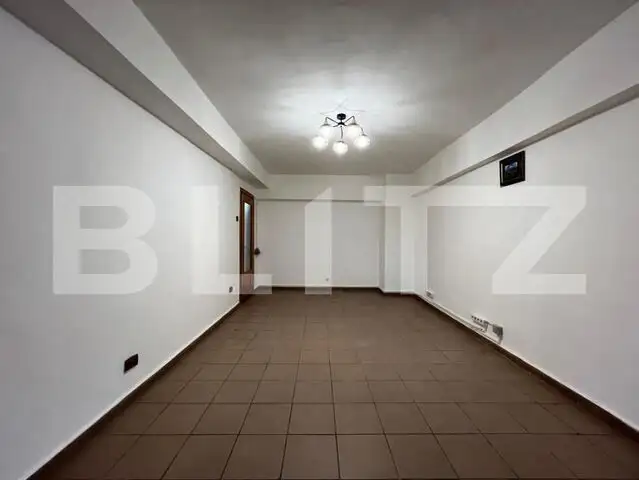 Apartament cu 3 camere, 90 mp, CT, pretabil spații de birouri/cabinet medical