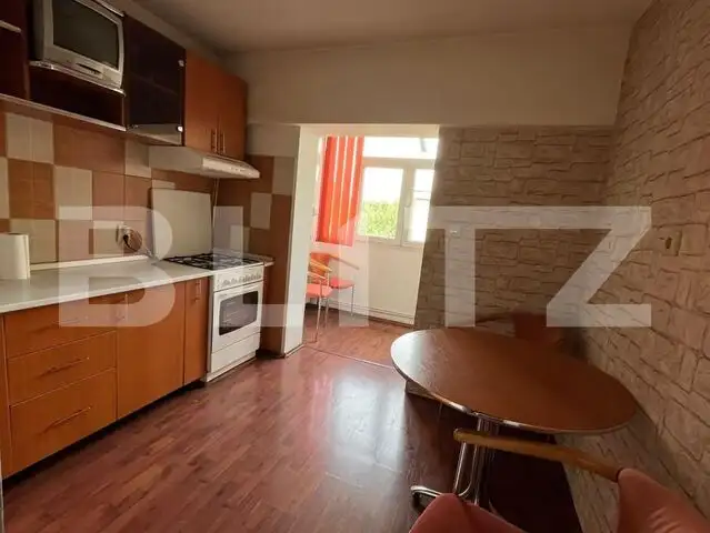 Apartament 3 camere, zona Rovine