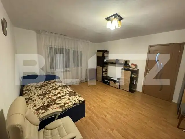 Apartament 3 camere semidecomandat  in 1 mai zona SARA 