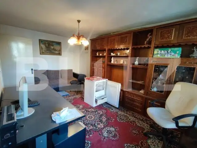 Apartament de 2 camere, decomandat, centrala, zona Piata Valea Rosie