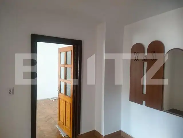 Apartament 2 camere, central, etaj intermediar ,Putna