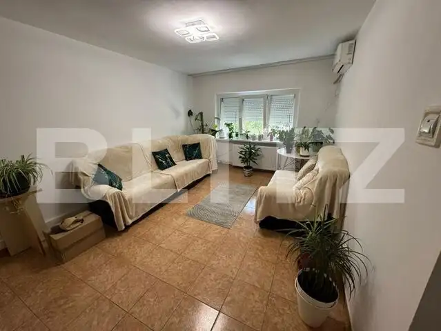 Apartament 4 camere decomandat Craiovita Noua  ,Zona  scoala 33